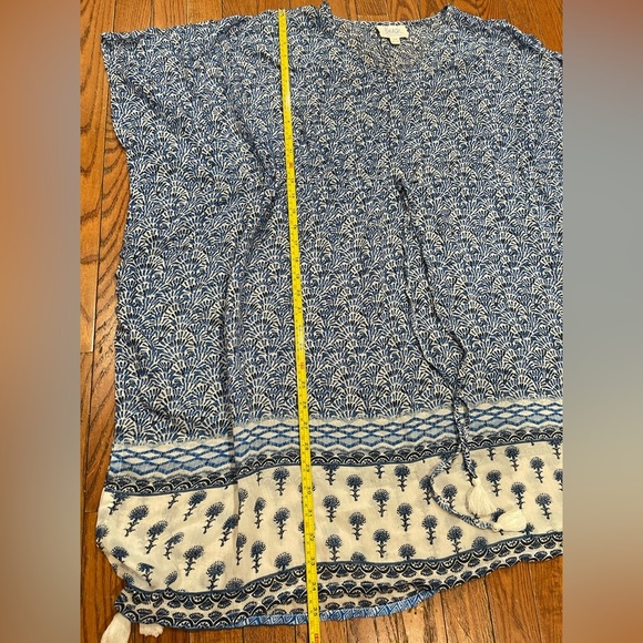 Beach by Beachlunchlounge
Blue and White Floral Top - Picture 2 of 11